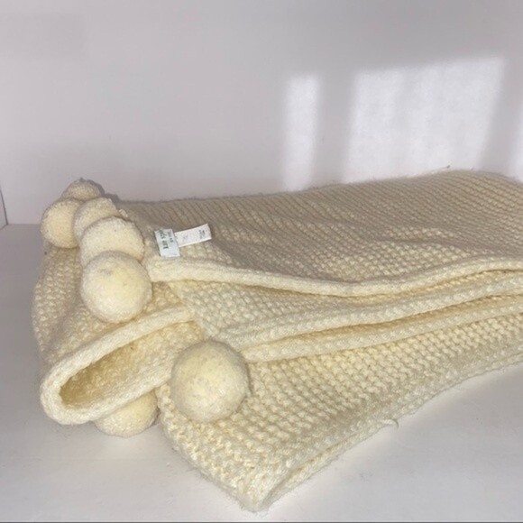 Kate Spade Wool Blend Chunky Crochet Knit Pom Pom Blanket Scarf 70 X24 - Picture 9 of 10